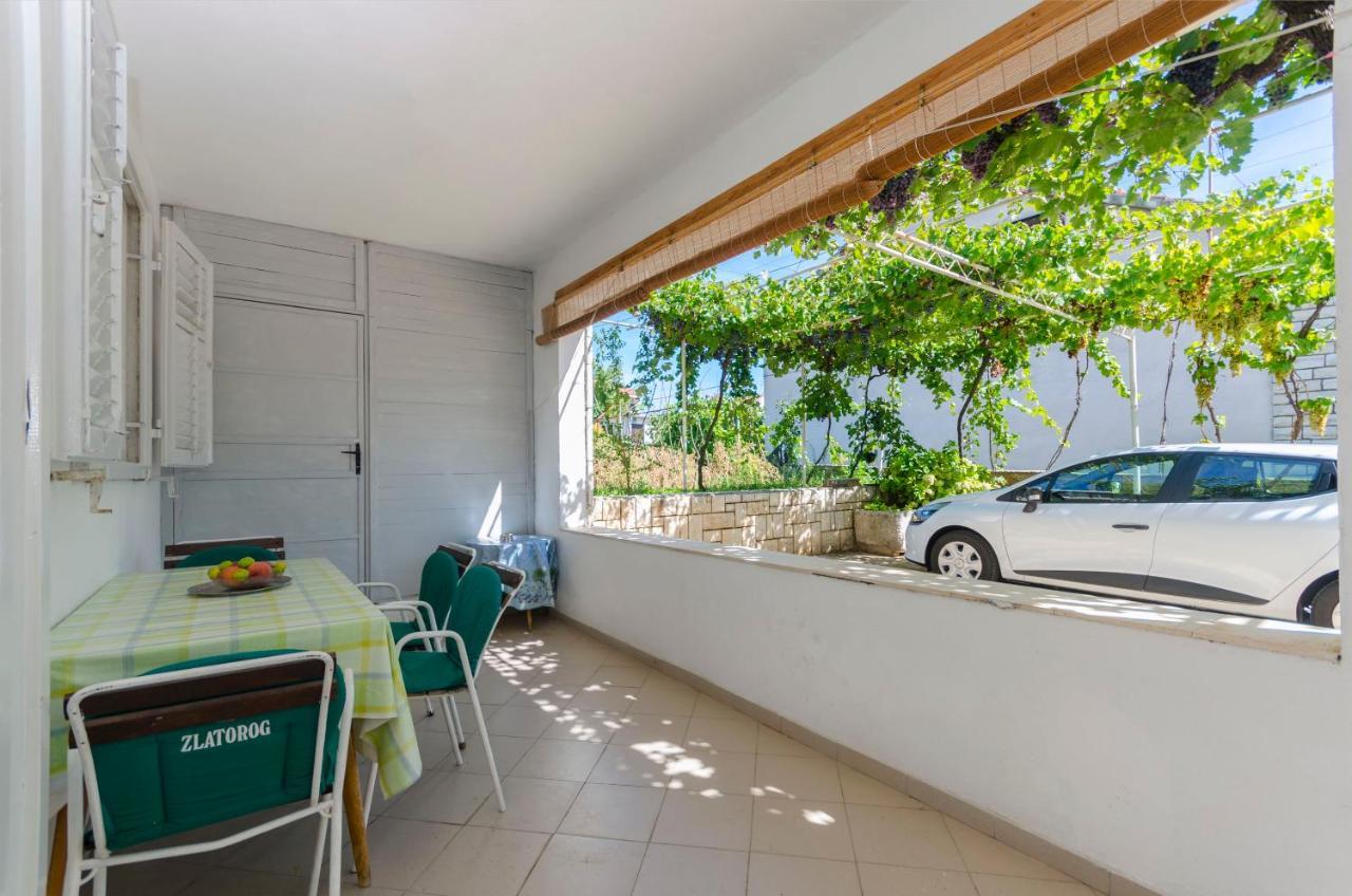 Apartment Niko Vodice Kültér fotó